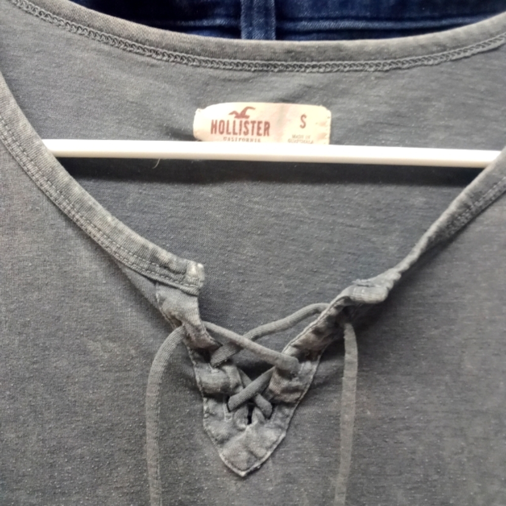 Hollister small top
